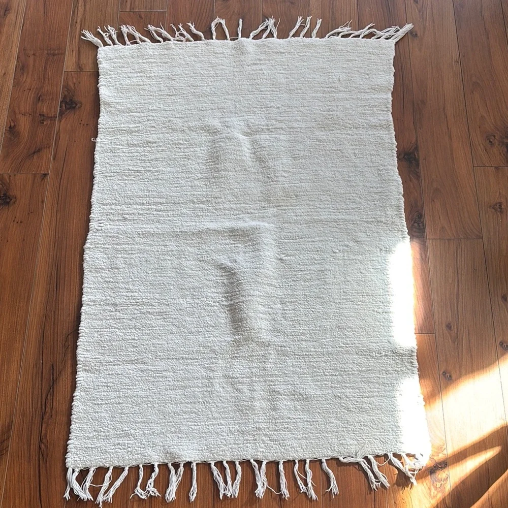 Cream Textured Bath Mat with Fringe